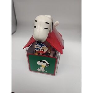 Vintage Peanuts Snoopy Dog House Candy Container Christmas w/ scoop 60 years
